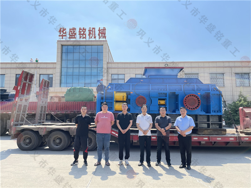 破碎河卵石用什么機(jī)器？能用大型對輥破碎機(jī)嗎？